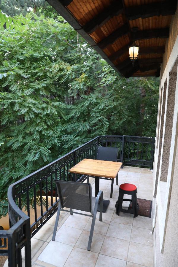 City Park Hostel Priștina Exterior foto
